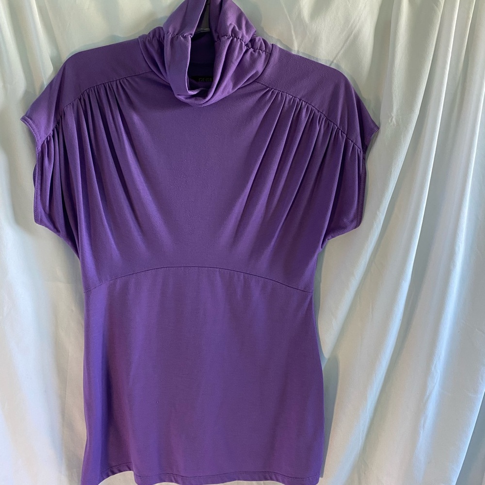 Ladies top with ruching